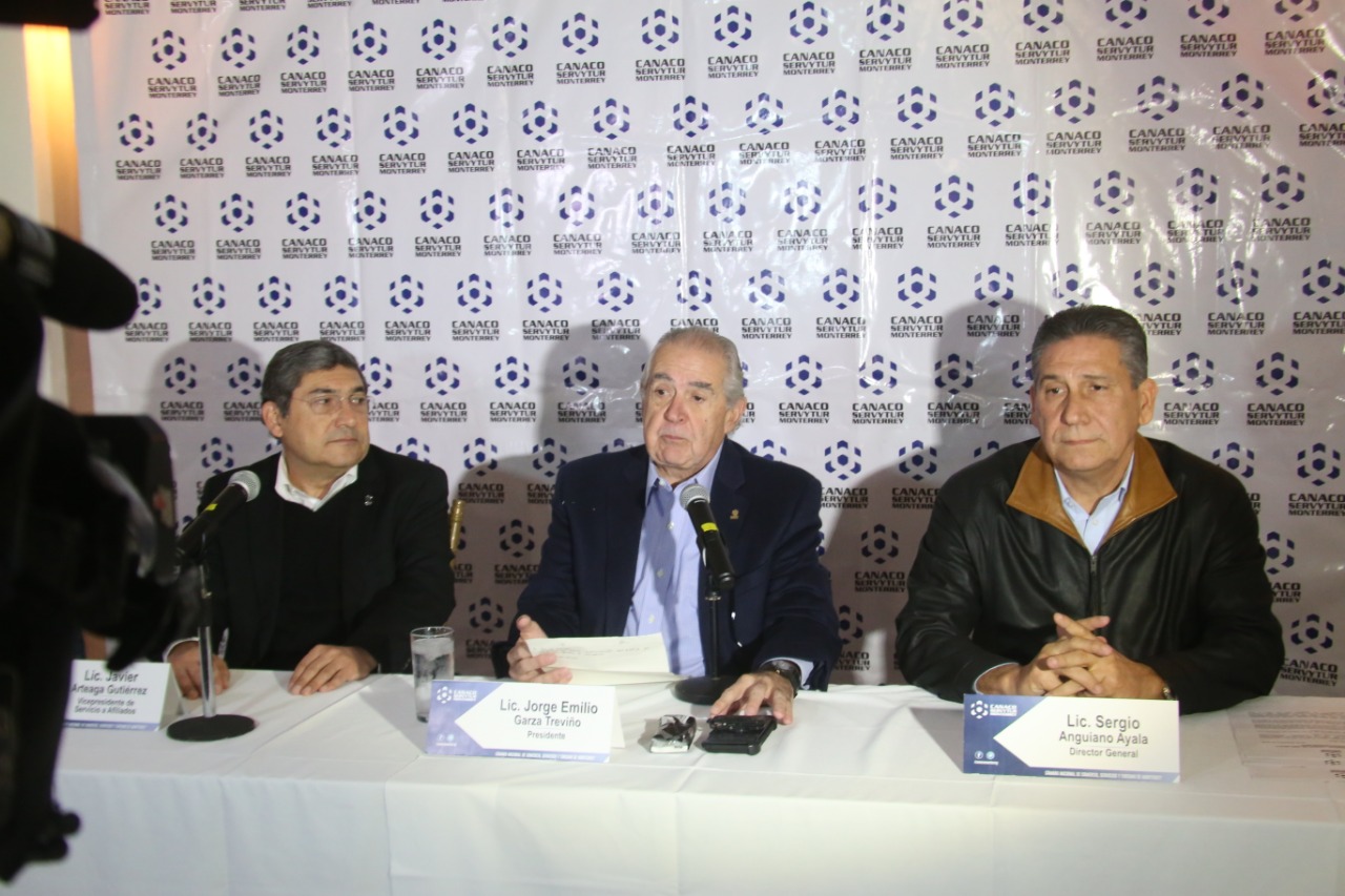 La Canaco hizo un llamado al mandatario estatal para aceptar que el Gobierno Federal no podrá apoyar en algunos proyectos.  Foto: Raúl Palacios