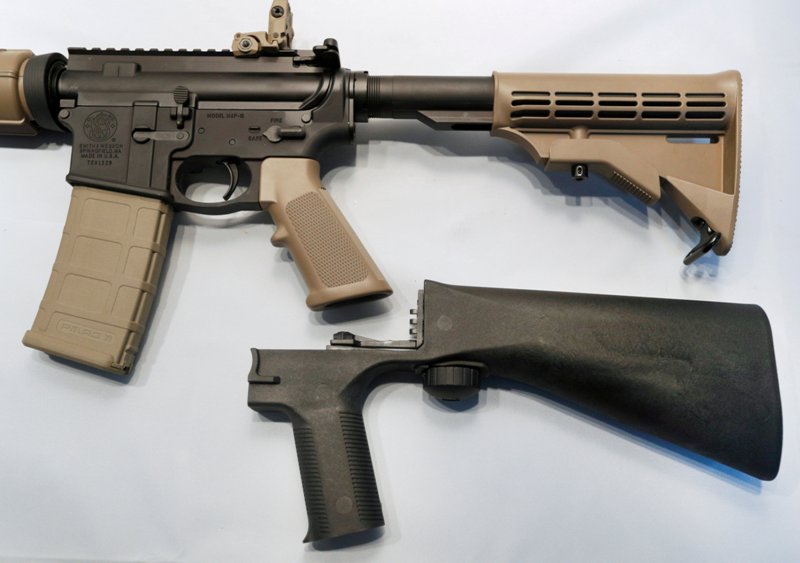 El dispositivo hace que un rifle pueda disparar una ráfaga de balas con una simple presión del gatillo.