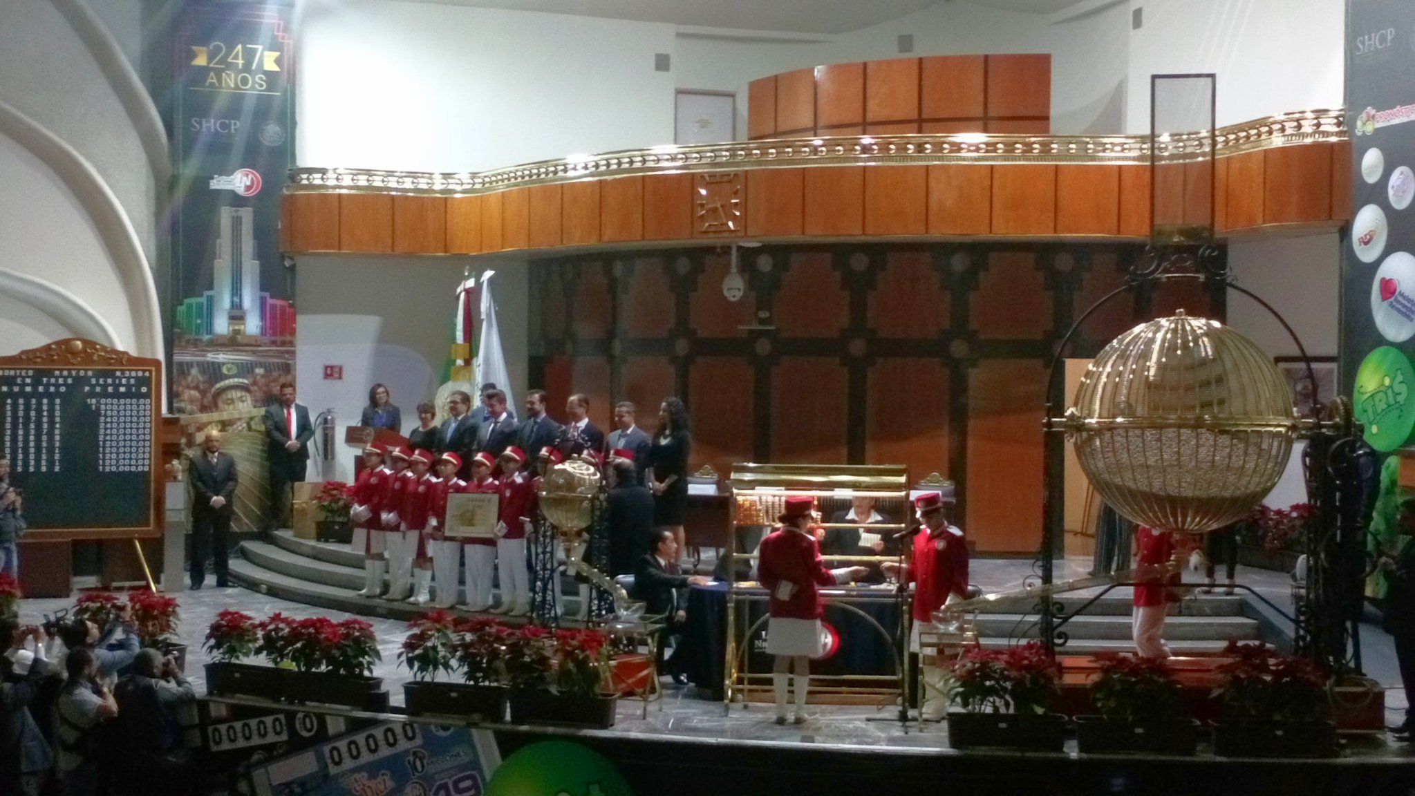 Lotenal conmemora 75 Aniversario del Hipódromo de las Américas con sorteo (Lenin Patiño)