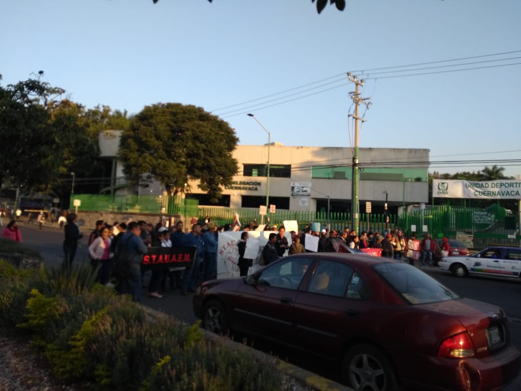 Los manifestantes son trabajadores adheridos al sindicato de trabajadores Académicos de la UAEM. (David Monroy)