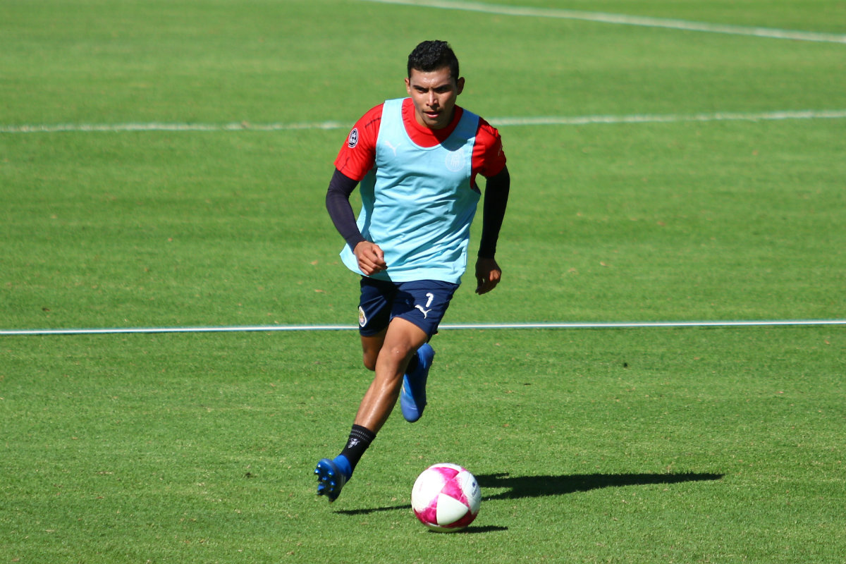 Orbelín Pineda sale de Chivas (Imago7)