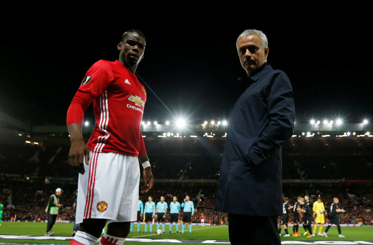 Paul Pogba y José Mourinho (Reuters)
