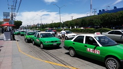 Protestan taxistas. Archivo