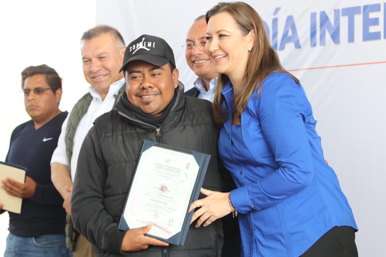La titular del Ejecutivo Estatal, aseguró que este documento pretende acreditar la mano de obra de los poblano en distintos rubros  (Especial)