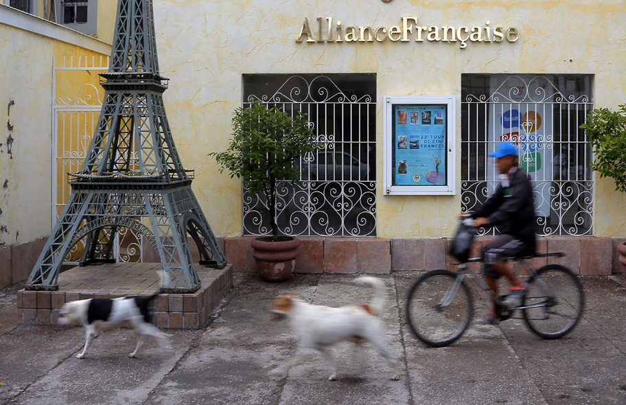 La Alianza Francesa de Torreón pretende el próximo año una exposición al mes. (Lilia Ovalle)