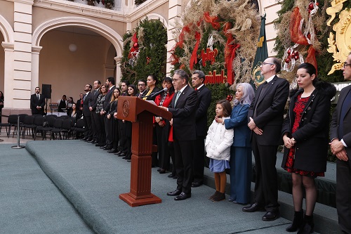 Durante la reunión de fin de año. (Especial)