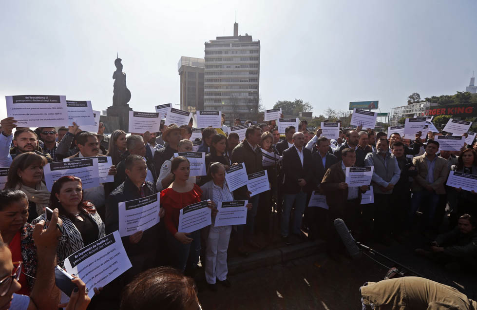 110 presidentes municipales se manifestaron en la glorieta Minerva en Guadalajara (Fernando Carranza)