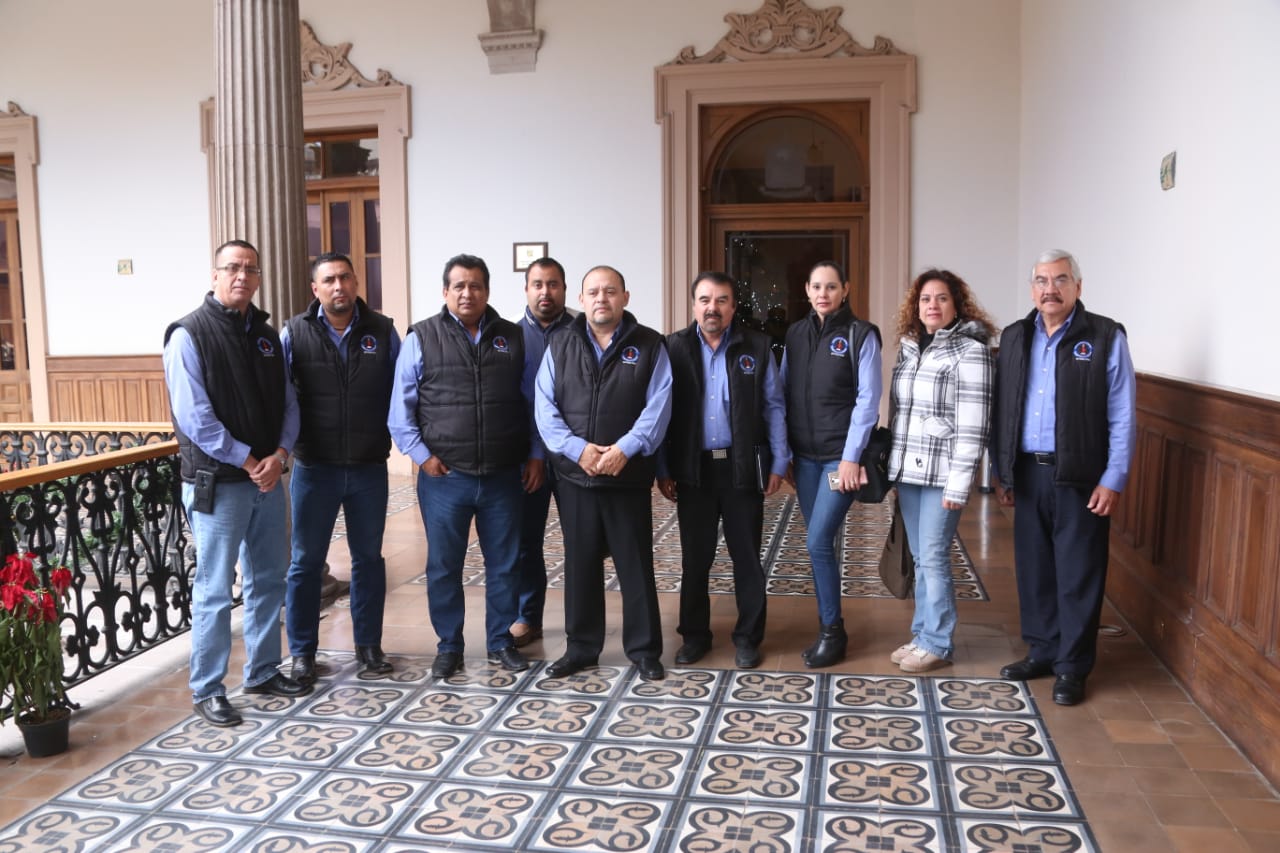 La Tesorería General del Estado depositó alrededor de 20 millones de pesos por concepto del aguinaldo atrasado de 850 maestros. Foto: Raúl Palacios