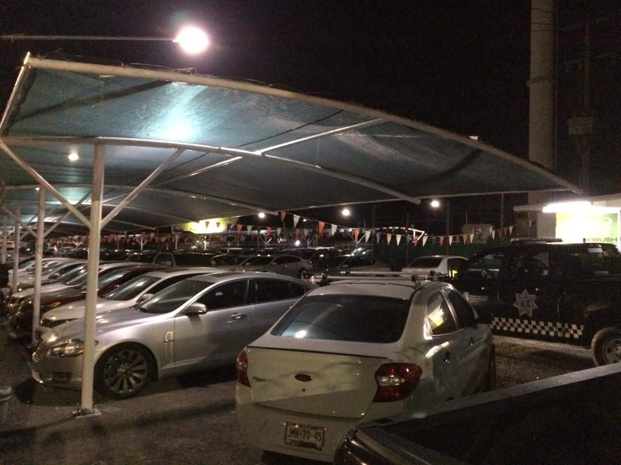 El atraco se registró la noche del miércoles en una agencia de vehículos seminuevos ubicada en la Avenida Colón (Cortesía)