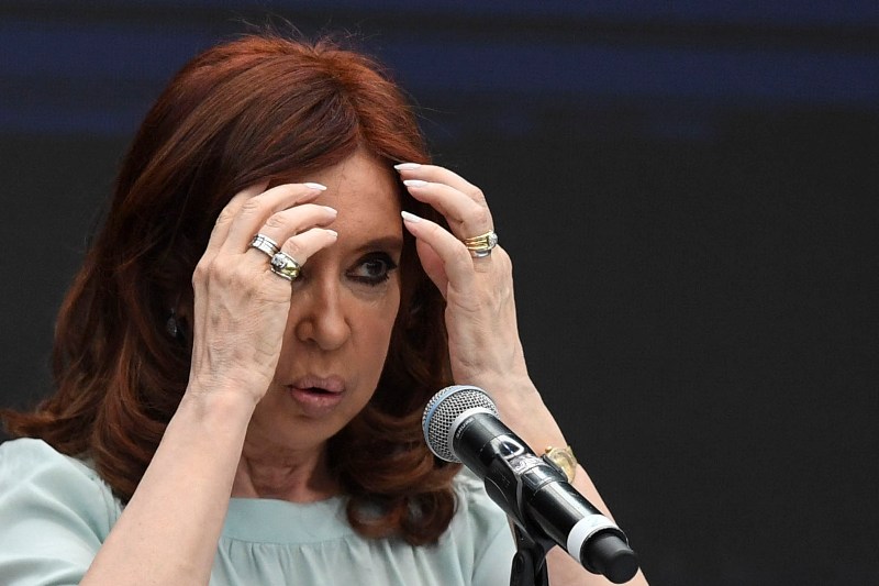 Cristina Kirchner, de 65 años, está protegida por fueros parlamentarios que le otorgan inmunidad de arresto.