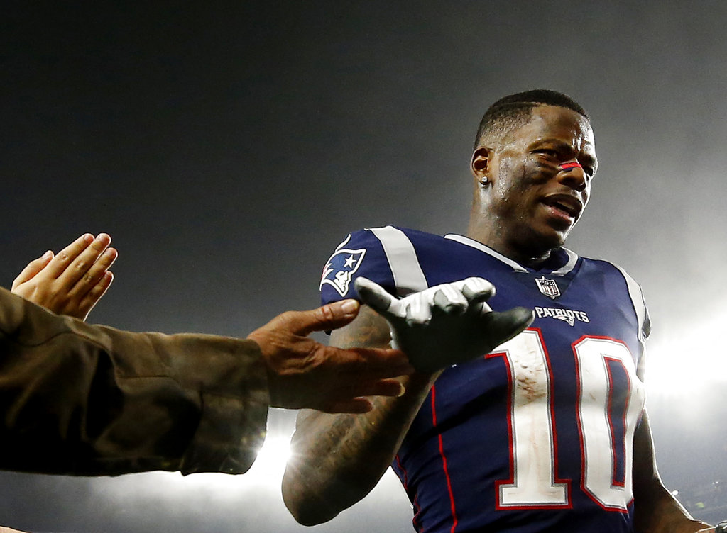 Josh Gordon le pondrá una pausa a su carrera de futbol americano (AP)