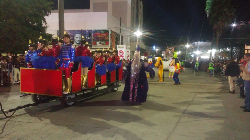 Los organizadores del festival preparan los autos y los vestidos desde hace 6 meses. (Notivox Digital)