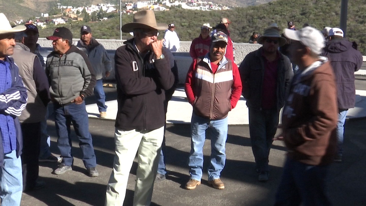 Campesinos piden respaldo en el congreso