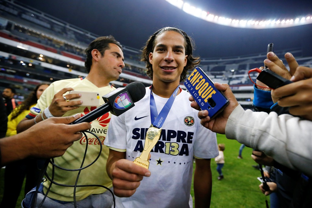 El mediocampista mexicano Diego Lainez (Imago7)