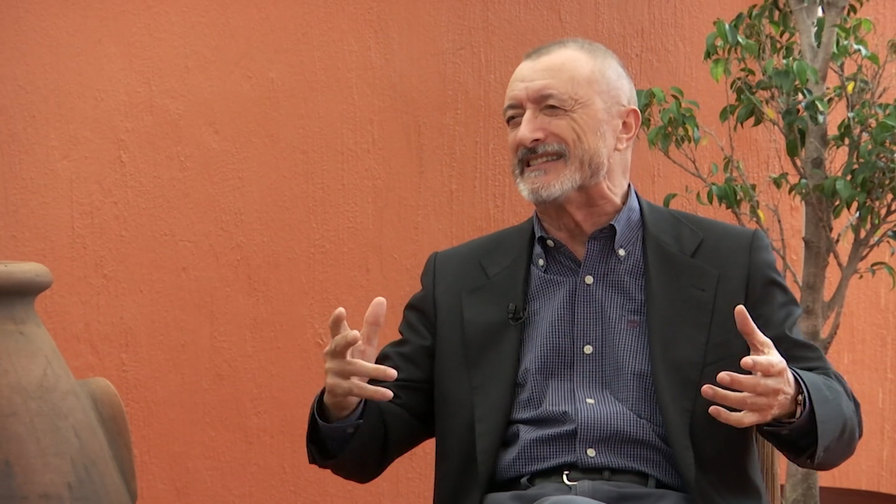 En 15. Entrevista a Arturo PérezReverte, Autor de