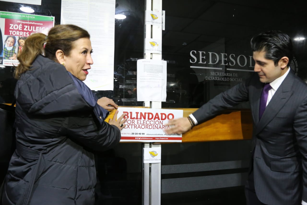 La FEDE realizó esta misma acción de clausura simbólica en el municipio de Monterrey y con dependencias del Gobierno Estatal. Foto: Leonel Rocha
