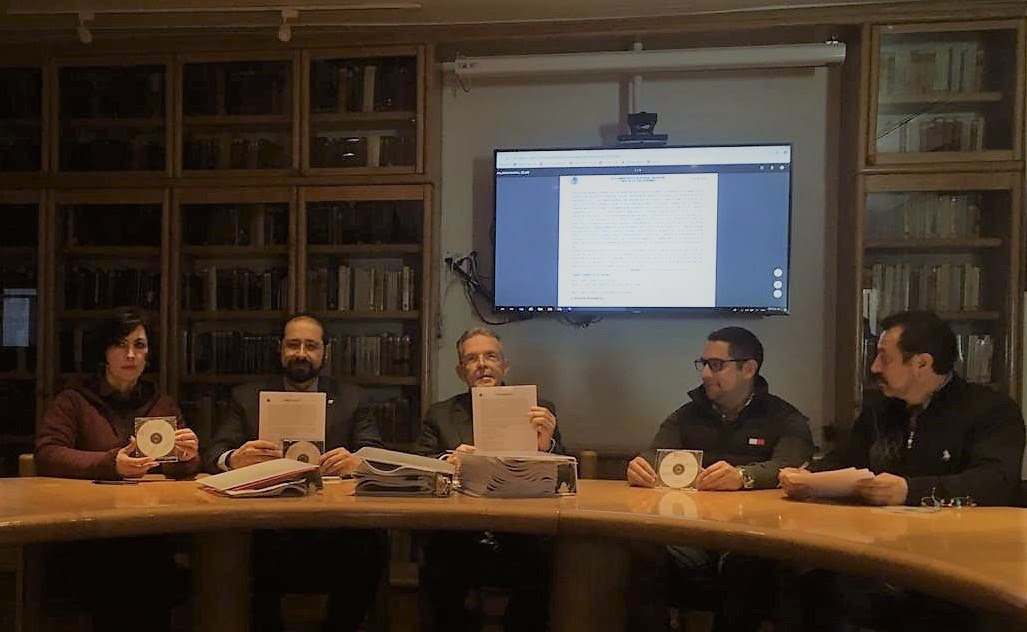 Los funcionarios durante el evento de entrega del FCE. (Cortesía)