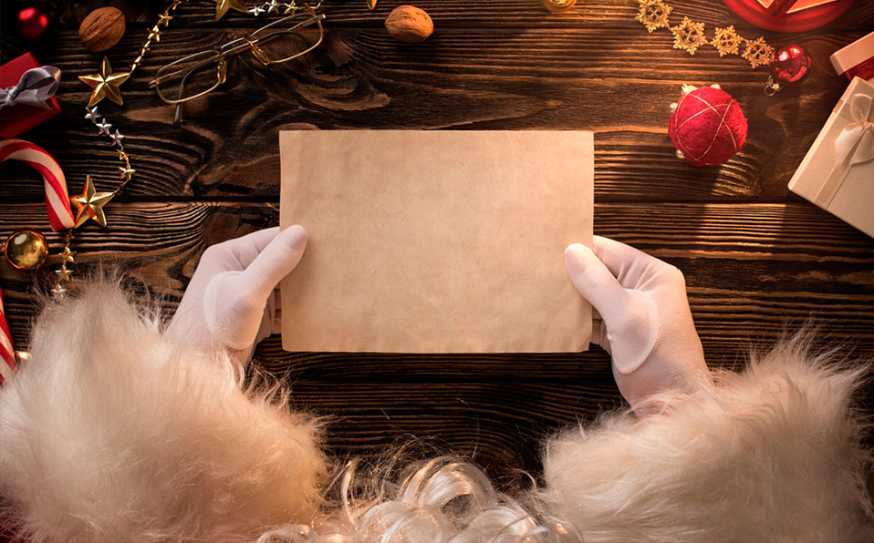 El traje de Santaclós le quedaba grande pero había logrado acomodar el hule espuma de manera que el estómago abultado parecía real (shutterstock)