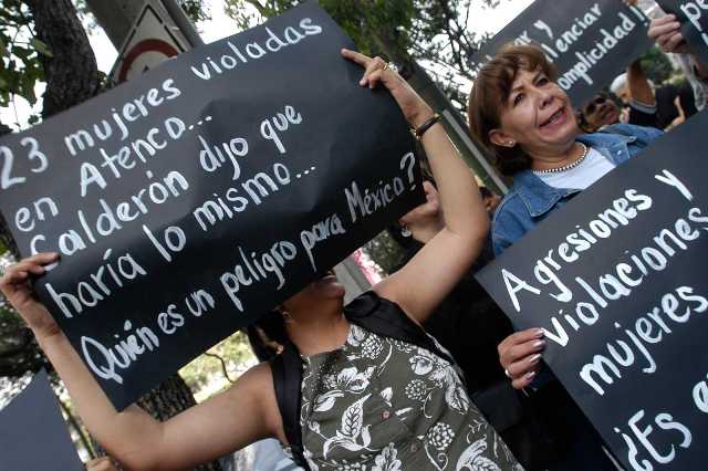 Mujeres protestas por la violación y tortura sexual contra mujeres durante las protestas en Atenco/Archivo.