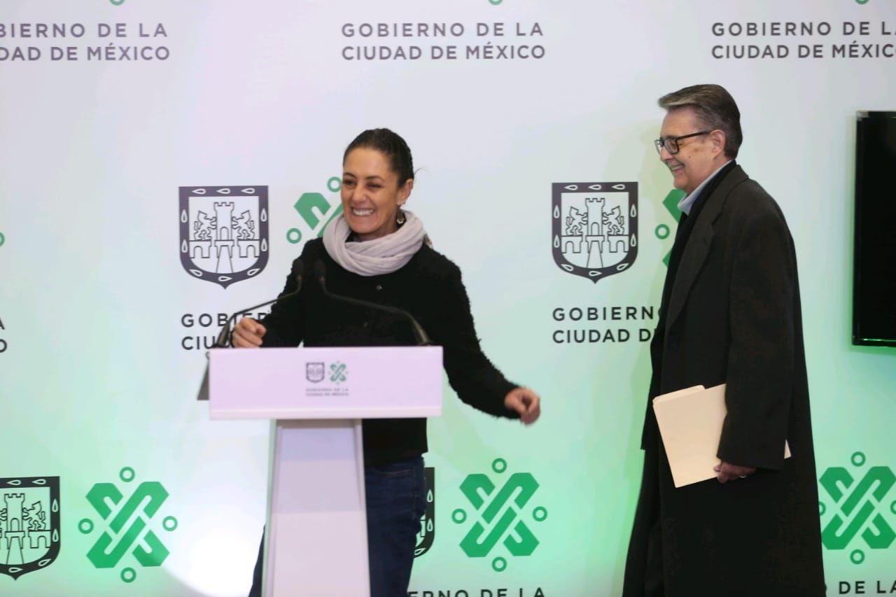 Claudia Sheinbuam , jefa de Gobierno y Alfonso Suárez del Real, secretario de Cultura. (Javier Ríos)