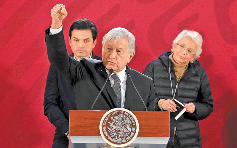 El jefe del Ejecutivo, acompañado de Zoé Robledo y Olga Sánchez Cordero, en su conferencia matutina. (Ariana Pérez)