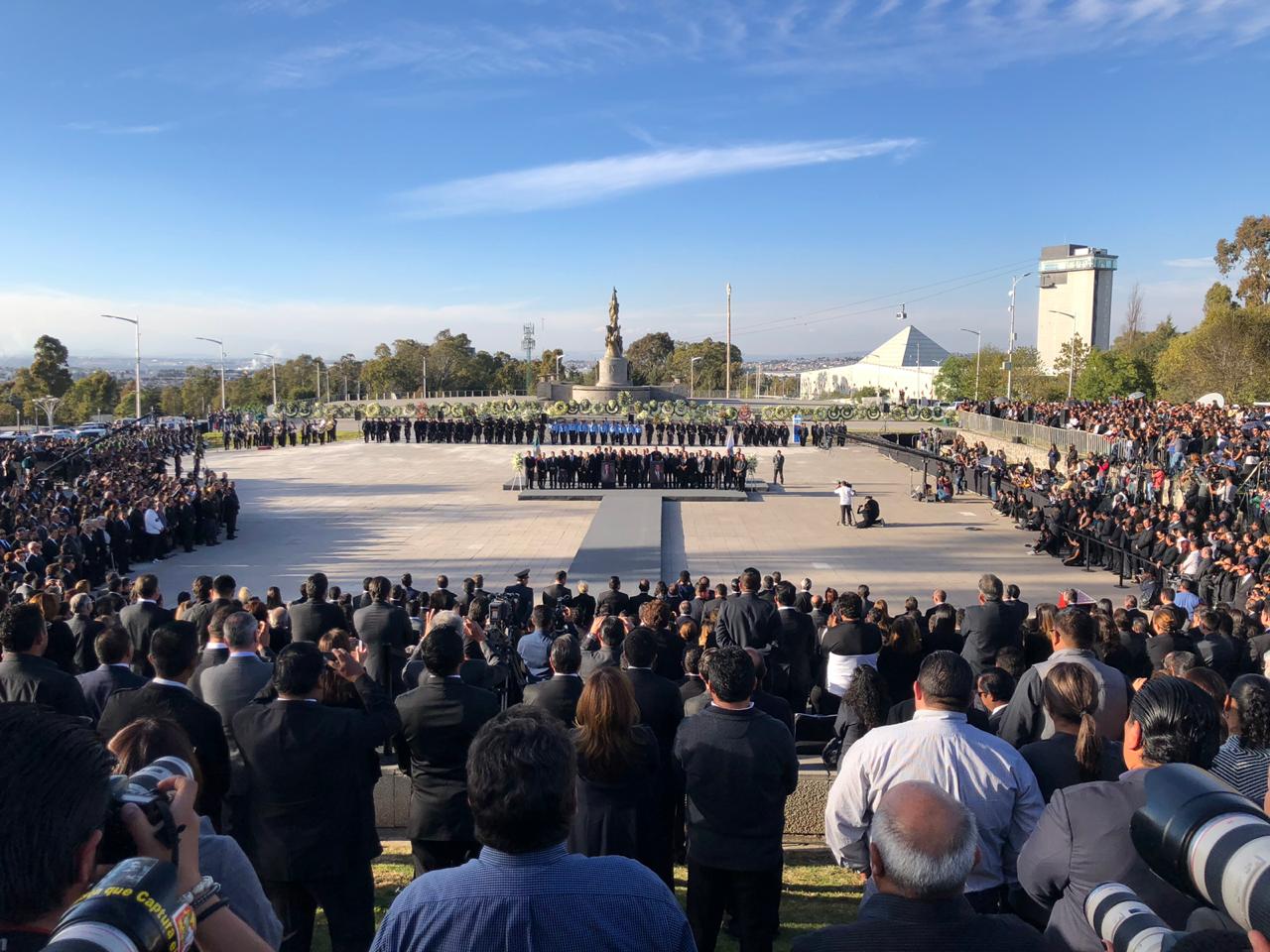 Políticos, gobernadores y líderes de partidos llegaron a la explanada de la Plaza Victoria en Puebla. Especial