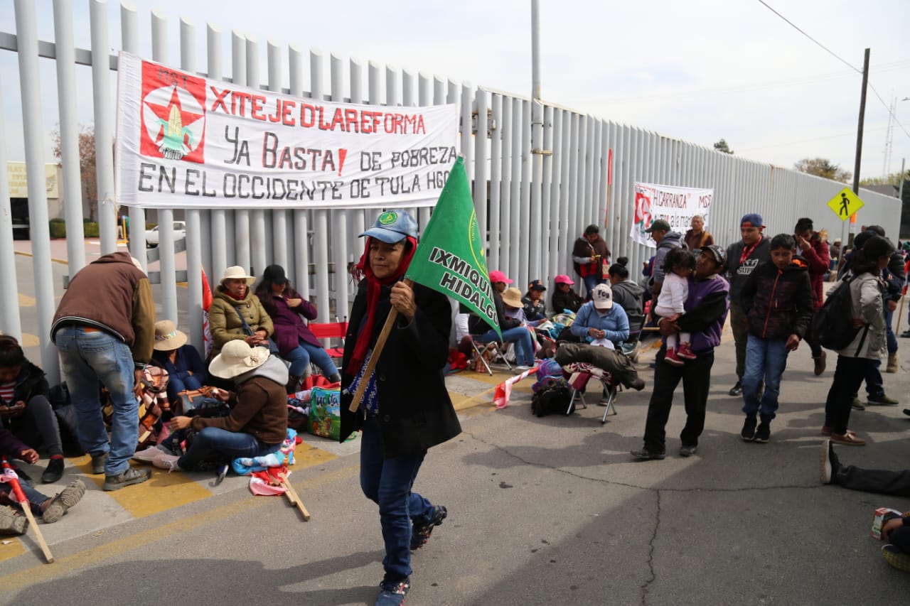 Integrantes de la UNTA se manifestaron frente al Congreso de Hidalgo. (Jorge Sánchez)