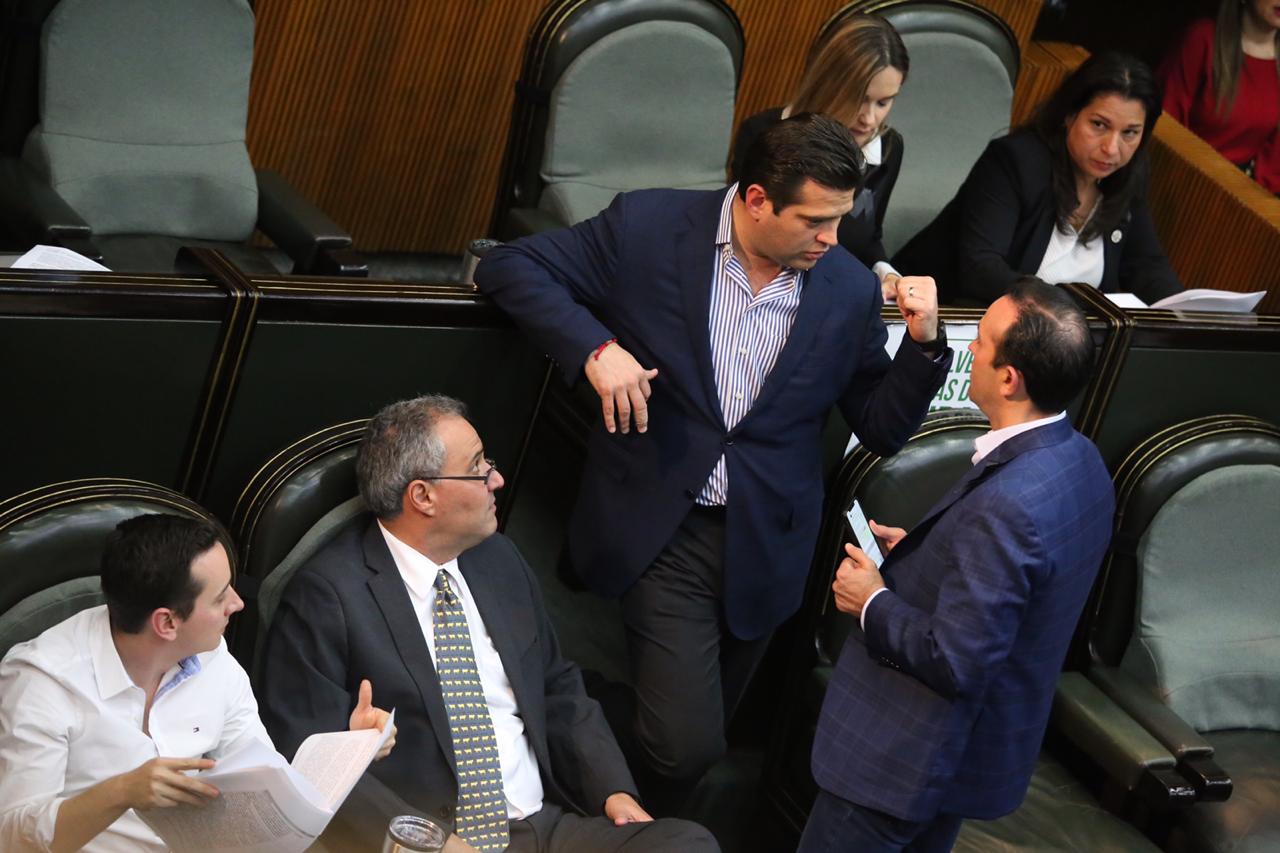 El paquete fiscal en general contiene ajustes y alza en cobros. Foto: Jorge López