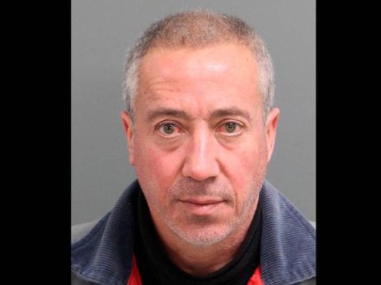 Christian Desgroux, de 58 años, fue arrestado por "transmitir maliciosamente información falsa sobre explosivos".