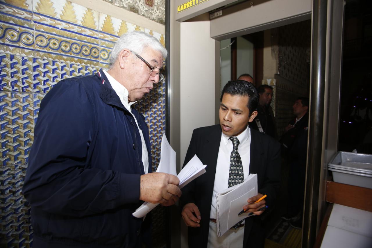 El ex presidente municipal de Puebla y miembro de Sumamos,  Gabriel Hinojosa, entregó una carta abierta en el congreso local (Andrés Lobato)