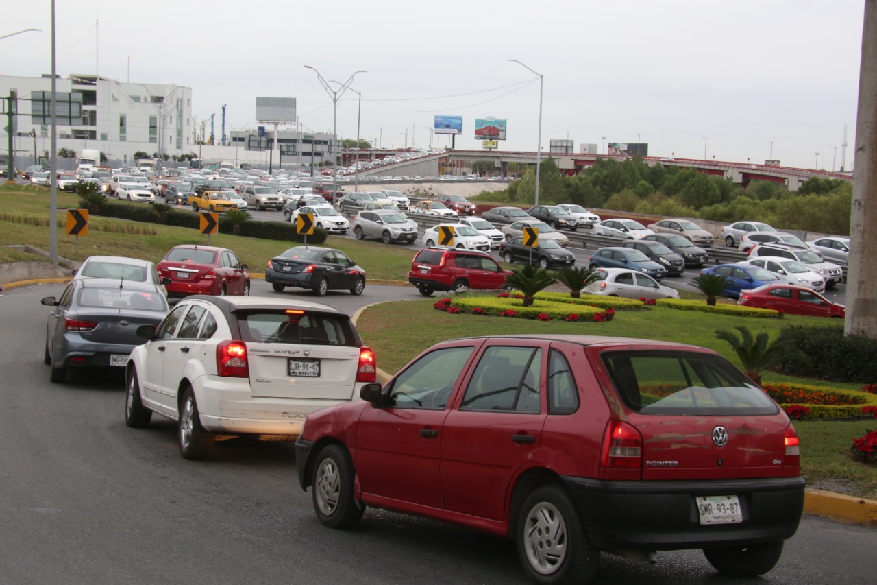 El gobernador recordó que a casi 900 mil automóviles no se les incrementó el refrendo en Nuevo León. (Raúl Palacios/Archivo)
