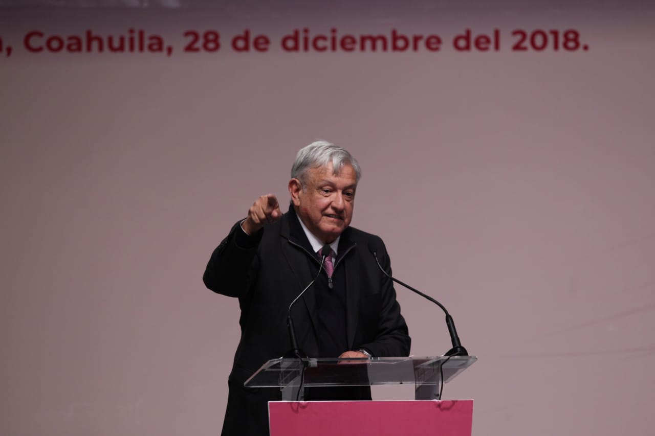 Un grupo de manifestantes exigieron a AMLO recursos para discapacitados y para estancias infantiles/Omar Franco.