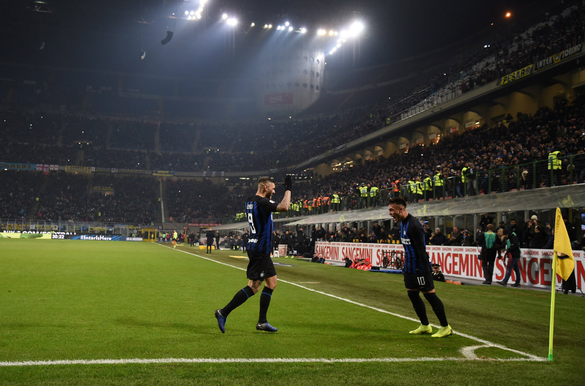 Prohíben acceso a estadios a siete ultras del Inter de Milán por peleas de San Siro (Reuters)