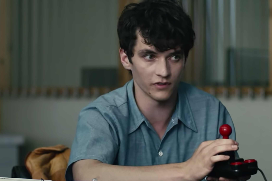 Fionn Whitehead interpreta al protagonista Stefan Butler en 'Black Mirror:Bandersnatch'. (Especial)