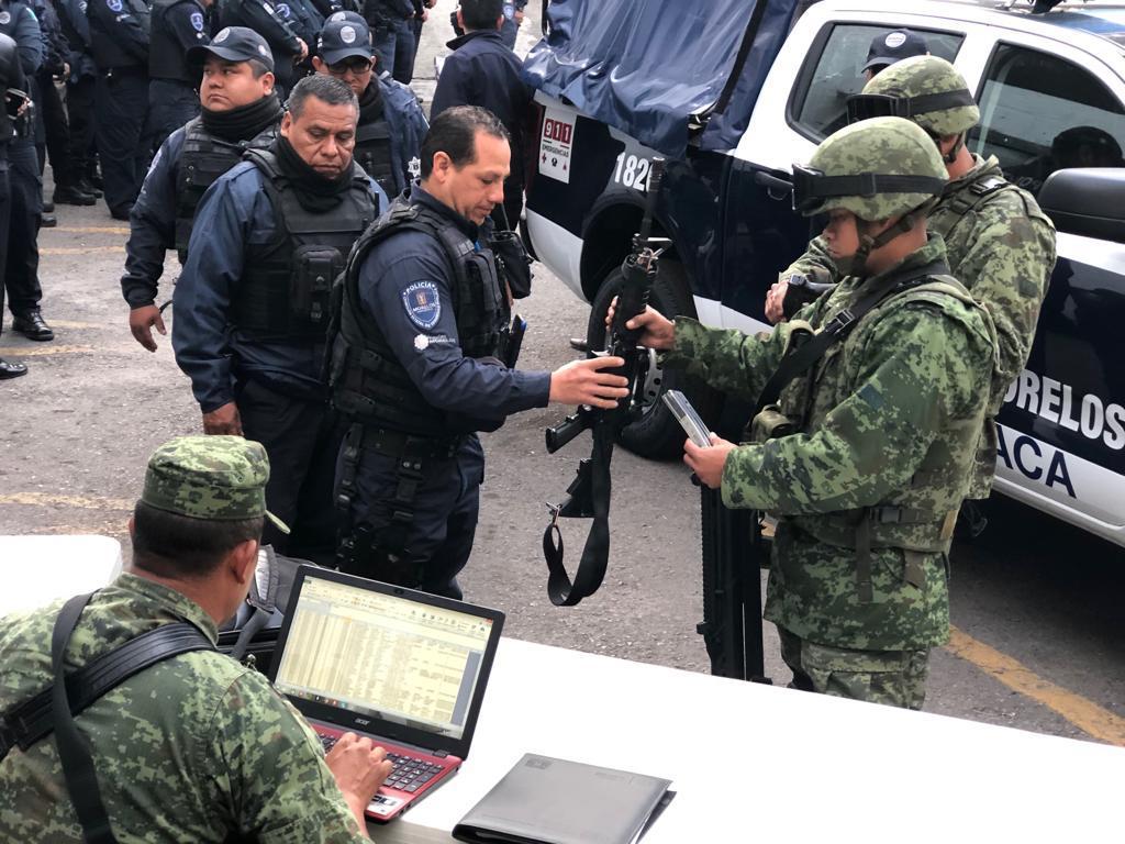 La revisión militar incluye los equipos policiales y de radiocomunicación en las comandancias de los tres municipios. (Especial)
