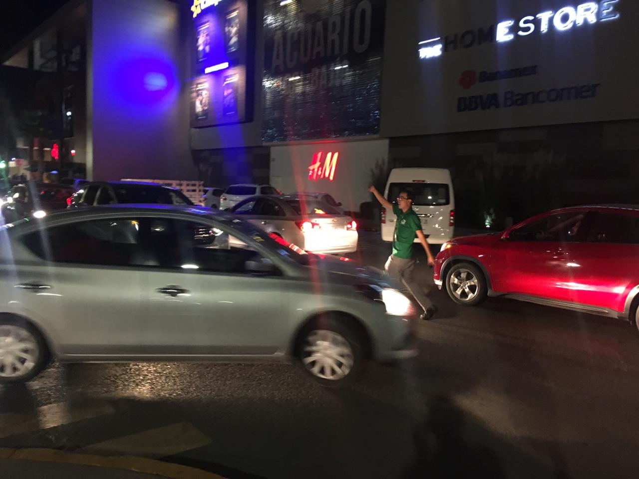 Tráfico pesado en centros comerciales (Pablo Flores)