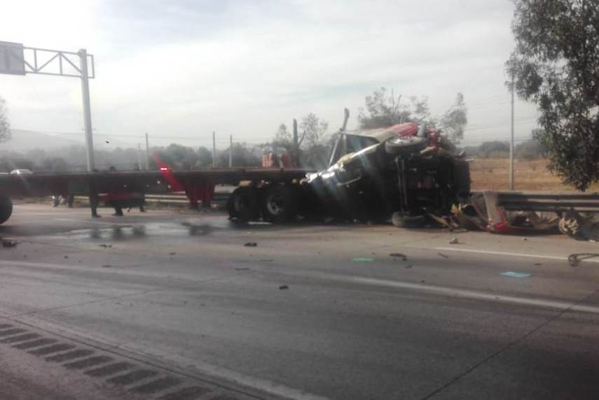 La volcadura ocurrió en el kilómetro 173 de la autopista México-Querétaro.| Estrella Álvarez