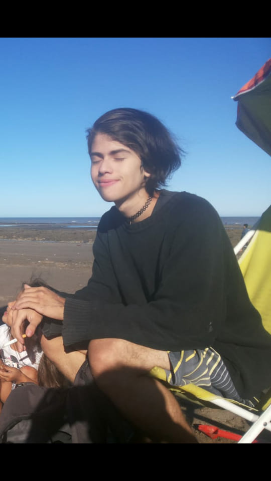 Agustín Muñoz de 18 años se suicidó tras haber recibido comentarios por un escracheó. (Facebook: Elena Silvina Cast)