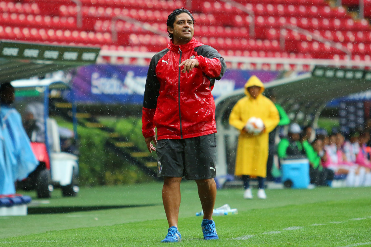 Fernando Camacho deja de ser técnico de Chivas Femenil (Imago7)