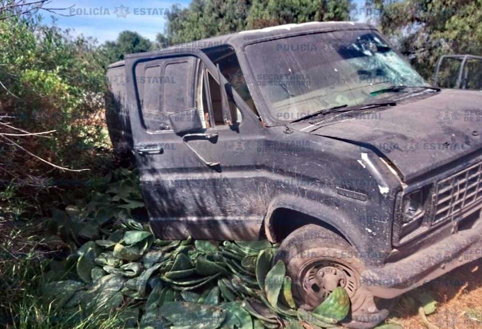 Los policías hallaron el combustible en dos camionetas. (Especial)