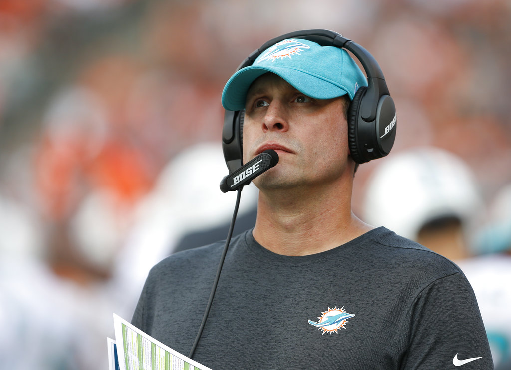 Adam Gase dejó de ser entrenador de Miami (AP)