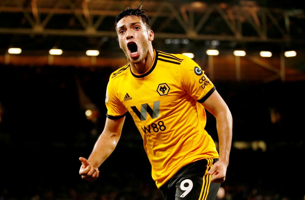 El delantero mexicano Raúl Jiménez en festejo de gol (Reuters)