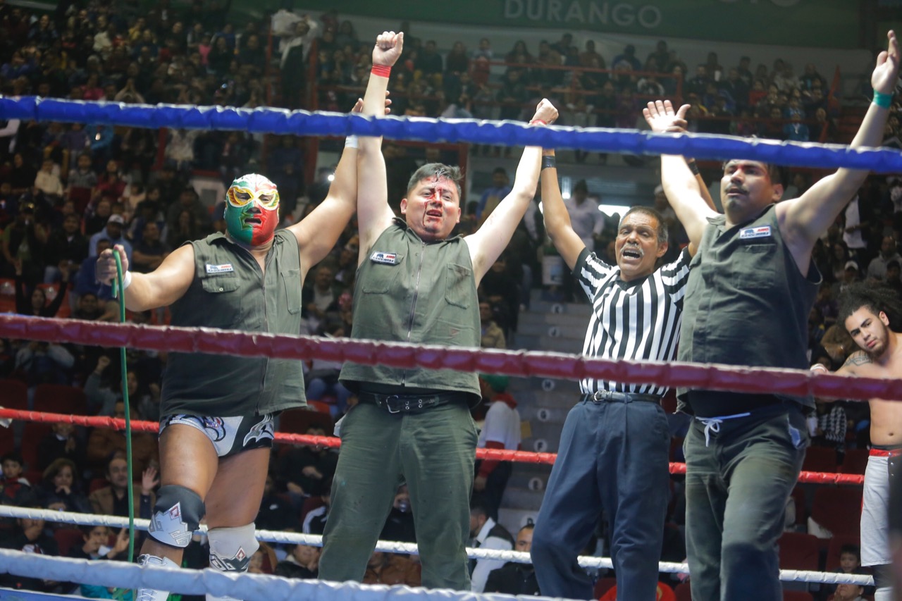 Gas Family están conformado por los Luchadores Gasolineros "Roja y Verde" y Silver King. (Óscar Wong)