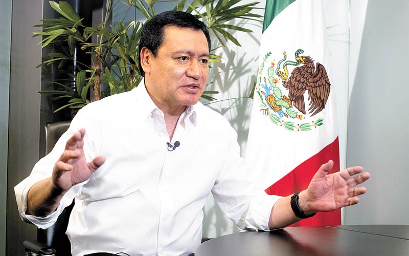 Miguel Ángel Osorio Chong en la charla con MILENIO. (Ariana Pérez)