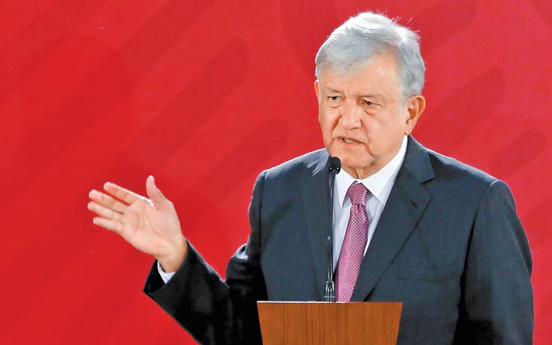 En las primeras horas como presidente, AMLO formalizó el cierre de Los Pinos como residencia oficial.