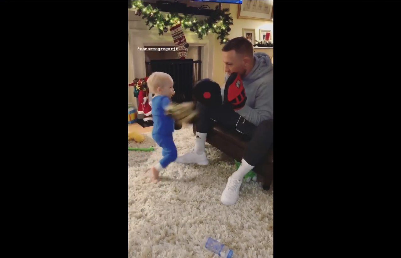 Conor McGregor en entrenamiento con su hijo (Especial)