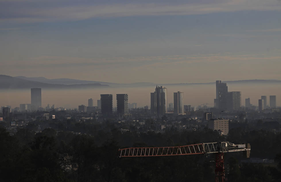 El primer día de 2019 se presentó con una tonalidad gris en Guadalajara que podría achacarse al uso excesivo de pirotecnia y fogatas (Fernando Carranz