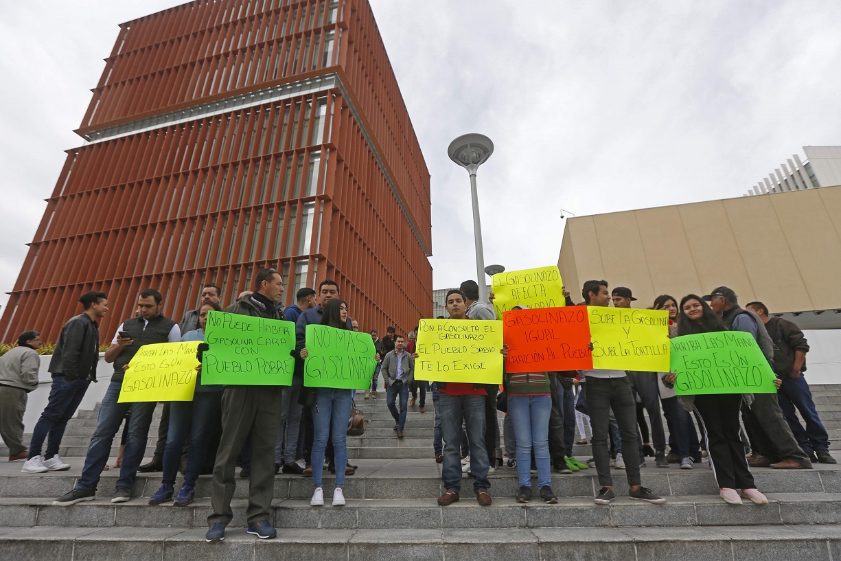 Diversas personas y actores políticos  manifestaron alguna postura, protesta o posicionamiento en torno al costo del combustible. (Fernando Carranza)