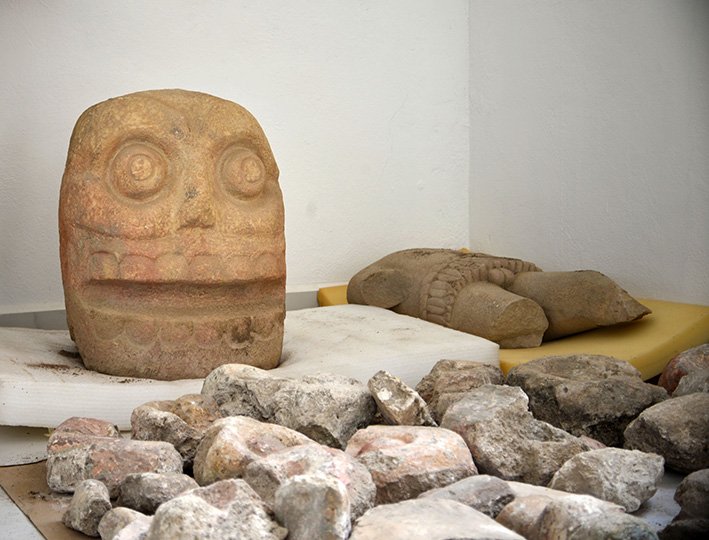 Las esculturas que fueron encontradas en la Zona Arqueológica de Tehuacán, Puebla. (Twitter @INAHmx)