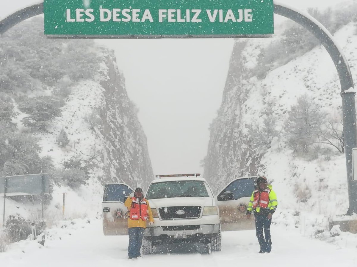 Las nevadas dejaron incomunicadas varias vialidades. (Protección Civil)